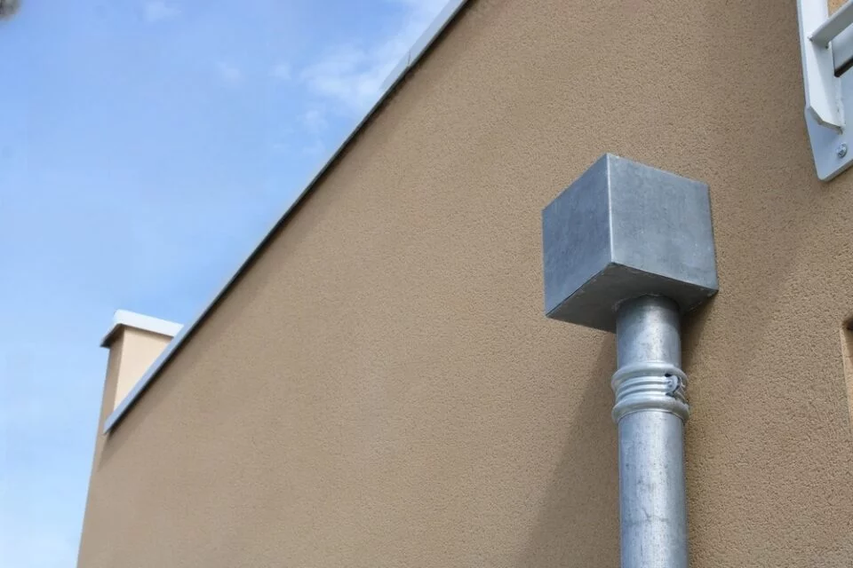 Gouttière zinc Nantes : pose, réparation et entretien par un expert local 1 Zinguerie et gouttière